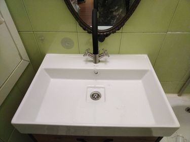 Установка смесителя (на готовые коммуникации)