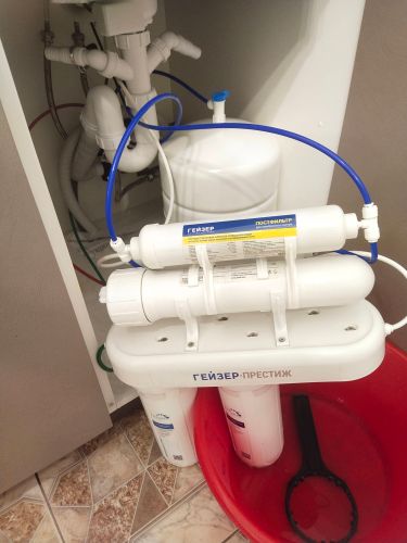 Замена картриджа в системе фильтрации