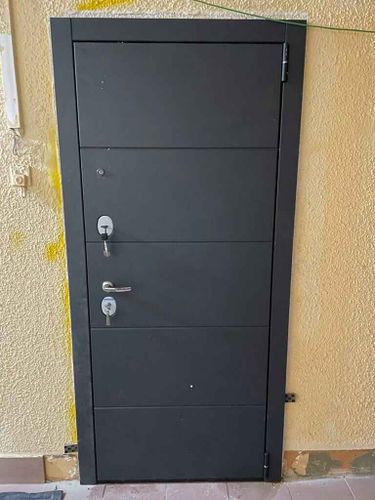 Установка входной двери весом до 95 кг