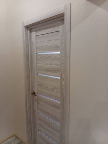 Установка межкомнатной двухстворчатой двери