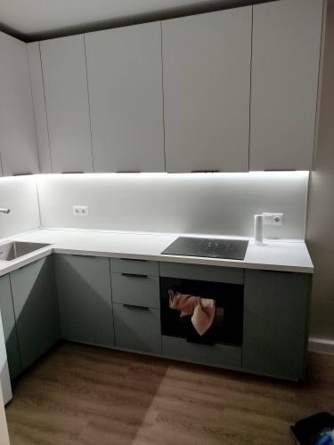 Установка столешницы ДСП Установка и подключение электрической варочной поверхности Установка и подключение встраиваемого электрического духового шкафа