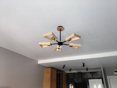 Установка люстры в сборке