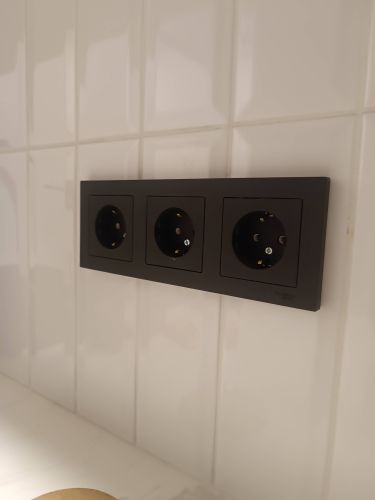 Установка розетки на готовые коммуникации