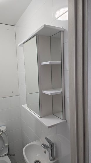 Сборка и навеска зеркального шкафа в ванной комнате