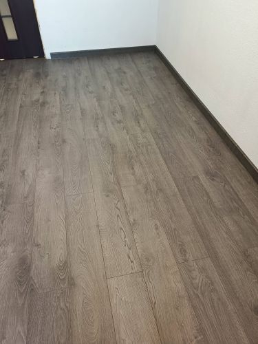 Монтаж пластикового плинтуса