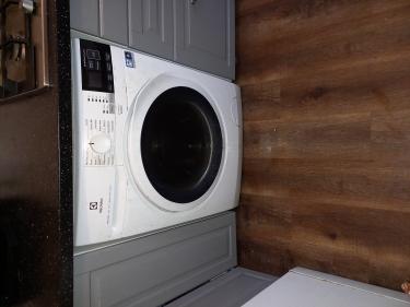 Проведена замена неисправного насоса, устранены засоры в шлангах, проверена работа электроники, выполнена очистка фильтра, протестирована система на утечки, восстановлена герметичность.