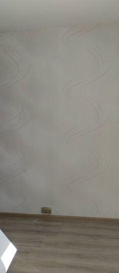 Старые покрытия аккуратно удалены, поверхность очищена, подготовлена для новых материалов. Стены ровные, без остатков, готовы к дальнейшей отделке.