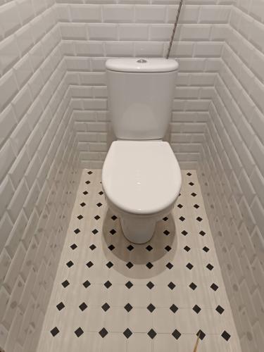 Установка напольного унитаза