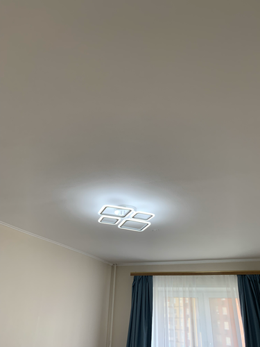 Закреплен светильник на потолке, подключены провода, проверена работа, обеспечено равномерное освещение в комнате. Установлен современный осветительный прибор, гармонирующий с интерьером.