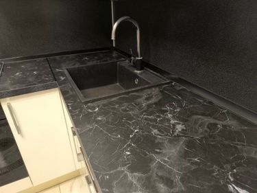Установка столешницы ДСП Установка и подключение врезной мойки Выезд мастера за пределы зоны бесплатного выезда
