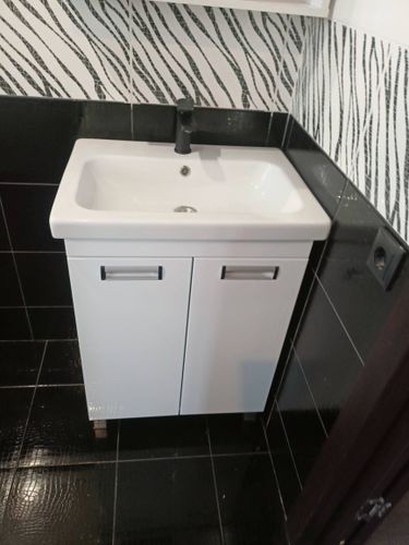 Установка комплекта: Тумба + Раковина + смеситель + зеркало