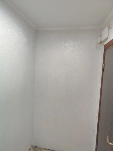 Монтаж потолочного полистрирол/пенополистирол плинтуса