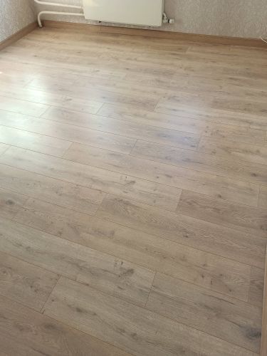 Монтаж пластикового плинтуса