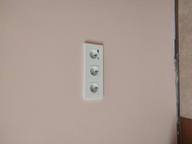 Установка розетки на готовые коммуникации