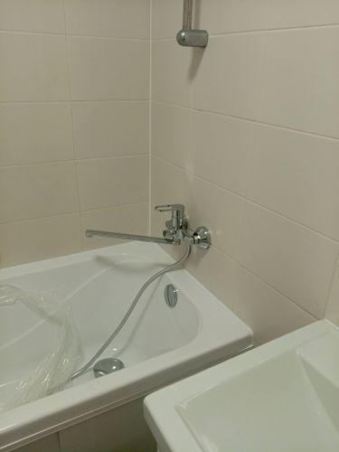 Установка смесителя (на готовые коммуникации)