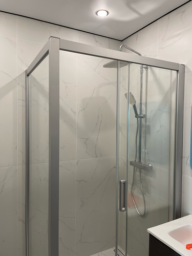 Установка душевого уголка шириной до 150 см