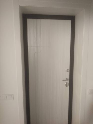 Установка доборов по периметру для входных дверей со сращиванием