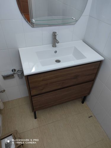 Установка раковины с тумбой