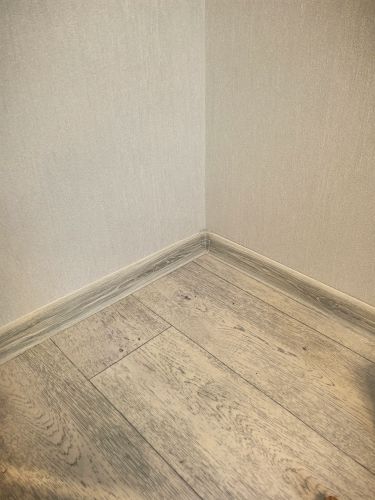 Монтаж пластикового плинтуса