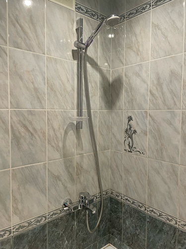 Установлен новый кран, снят старый, проверена герметичность соединений, устранены протечки, восстановлено водоснабжение, обеспечена надежная работа системы.