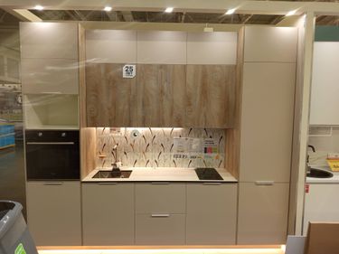 Замена фасадов Сборка и установка кухонного каркаса Установка и подключение встраиваемого холодильника