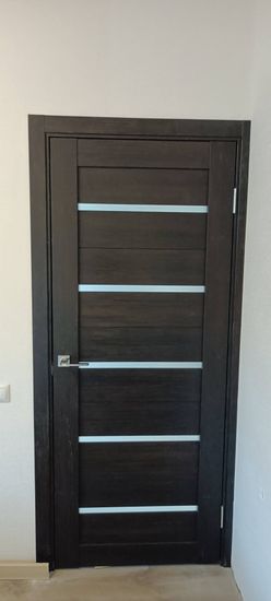 Установлена складная конструкция, закреплены направляющие, произведена регулировка механизмов, проверена плавность движения, обеспечена надежность креплений, завершена отделка проема.