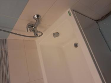 Герметизация ванны силиконом