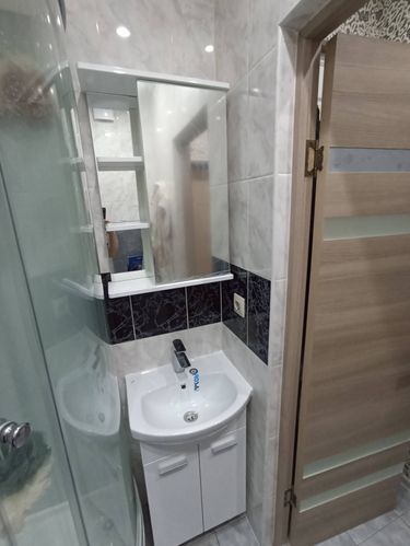 Установка комплекта: Тумба + Раковина + смеситель + зеркало