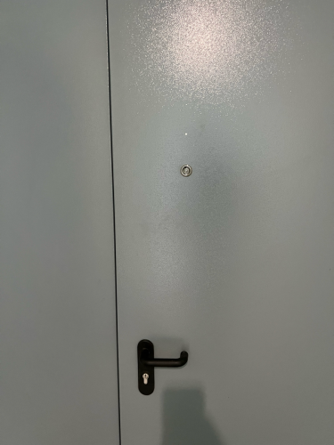 Установка дверного глазка