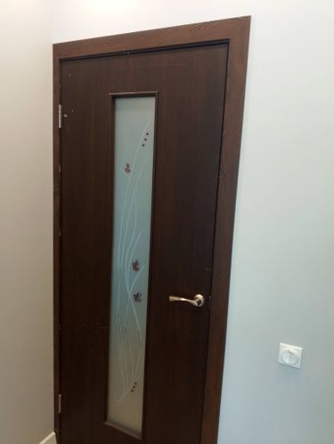 Установка дверного наличника