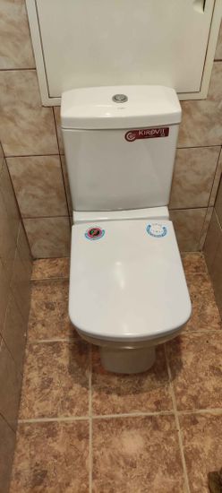 Установлено новое сантехническое оборудование, подключены коммуникации, проверена герметичность соединений, проведена регулировка системы слива, выполнена очистка рабочей зоны.