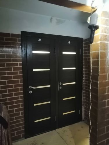 Установлена складная конструкция, закреплены направляющие, отрегулированы петли, проверена плавность хода, обеспечена надежная фиксация, выполнена отделка проема, убран мусор.