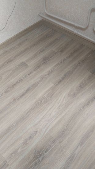 Монтаж пластикового плинтуса