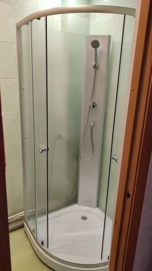 Установка душевой кабины шириной до 90 см