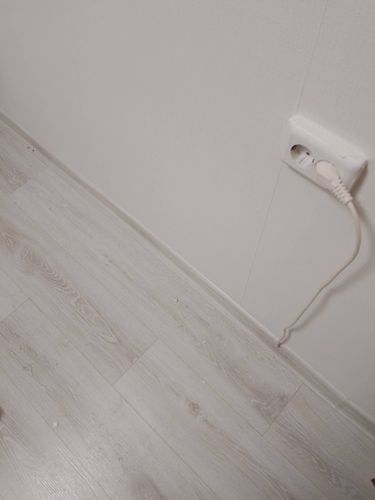 Монтаж пластикового плинтуса