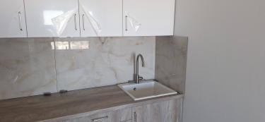 Снятие одного слоя обоев и клея с стен