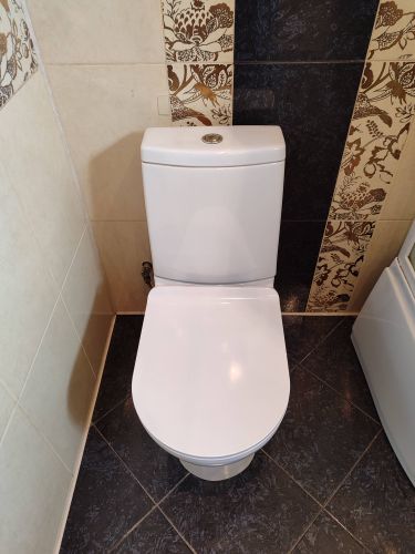 Установлен новый сливной механизм, заменены прокладки, отрегулирована арматура, устранены протечки, закреплена чаша, проверена герметичность соединений, восстановлена функциональность.