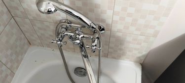 Установка смесителя (на готовые коммуникации)