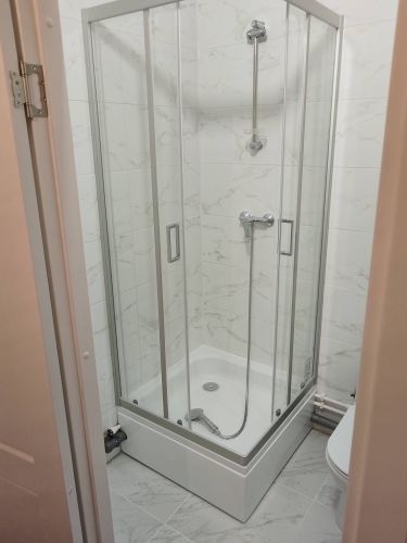 Установка и подключение душевого уголка/ширмы с поддоном Отделочные работы