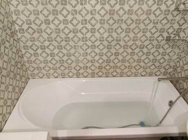 Установка акриловой/стальной ванны