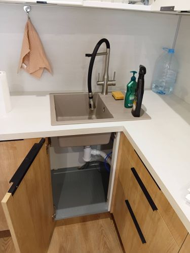 Установка проточного фильтра под мойку