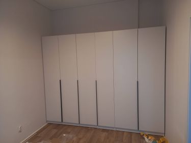 Сборка и установка настенной вешалки