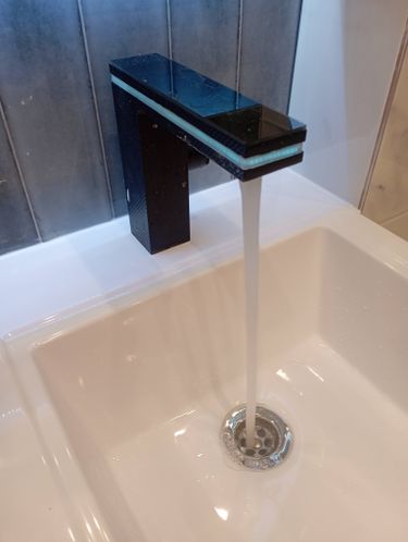 Установка смесителя (на готовые коммуникации)