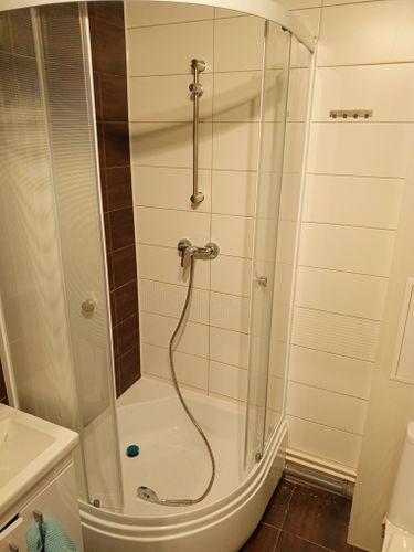 Установка душевой кабины шириной до 90 см