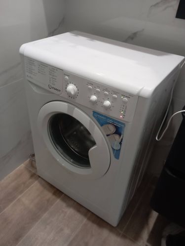 Установка отдельностоящей стиральной машины с подключением