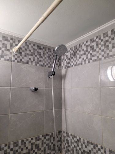 Установка кронштейна под ТВ на стену