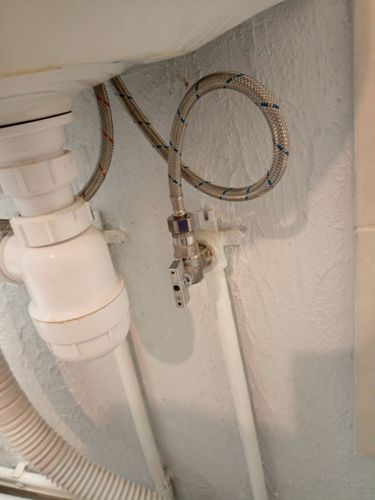 Установка смесителя (на готовые коммуникации)