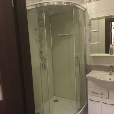 Установка душевой кабины шириной до 90 см