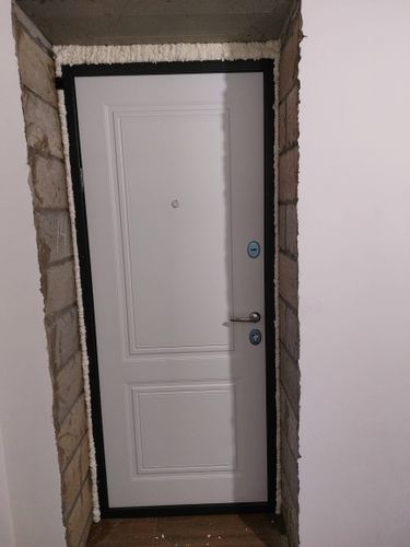 Установка входной двери весом до 95 кг