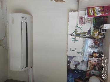 Изображение кондиционера на стене. Проведена диагностика, устранена утечка хладагента, заменён фильтр, очищены внутренние элементы, проверена работа системы охлаждения.